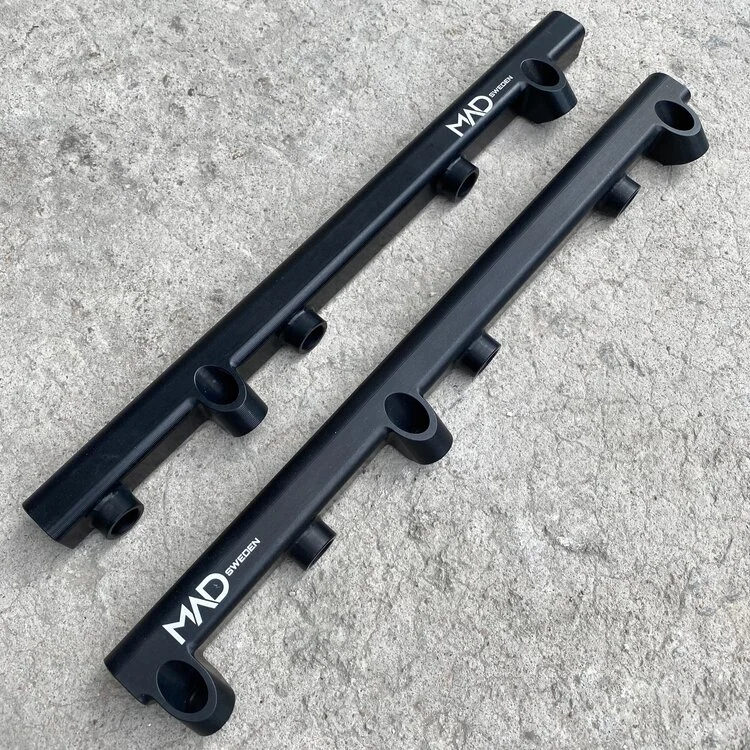 MAD R35 GT-R Fuel Rails (High Flow) Black Erbjudande