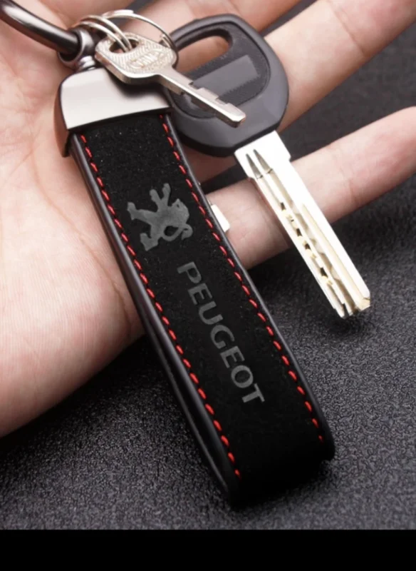 Beställ idag Peugeot nyckelring i äkta alcantara nyckelstrap